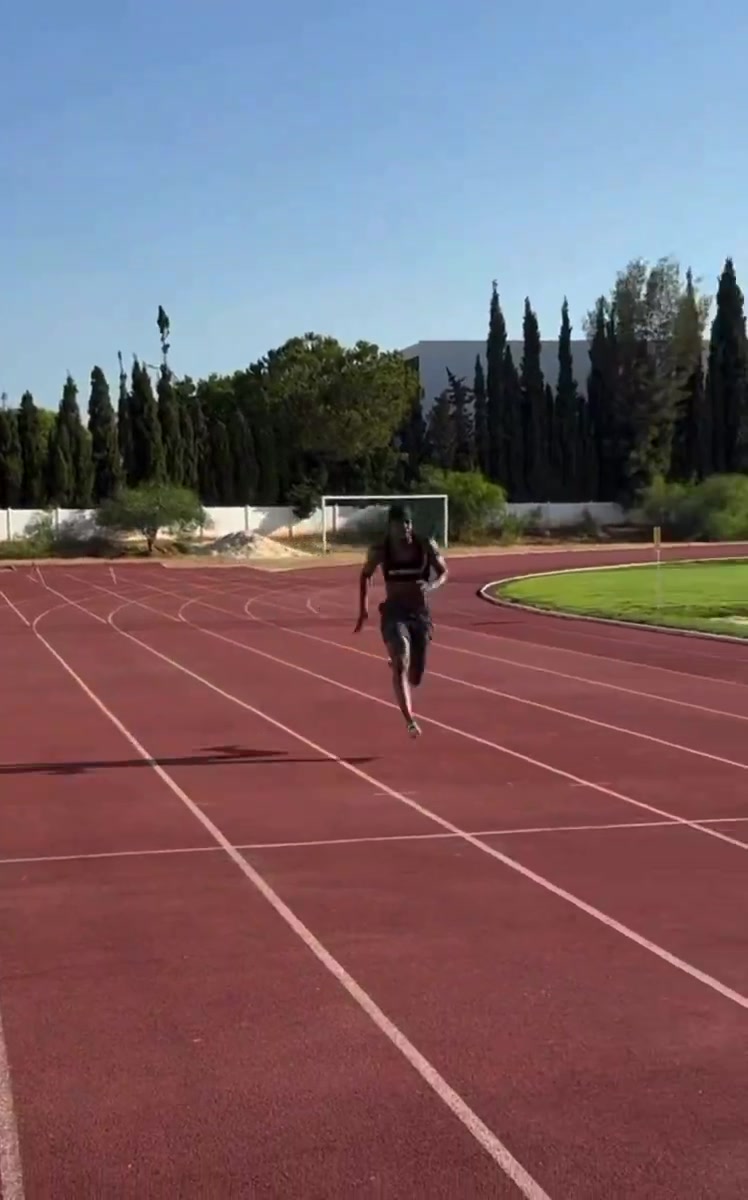 ?曼聯(lián)出品伊蘭加不用起跑器百米沖出10秒93紐卡6380萬歐將其買入