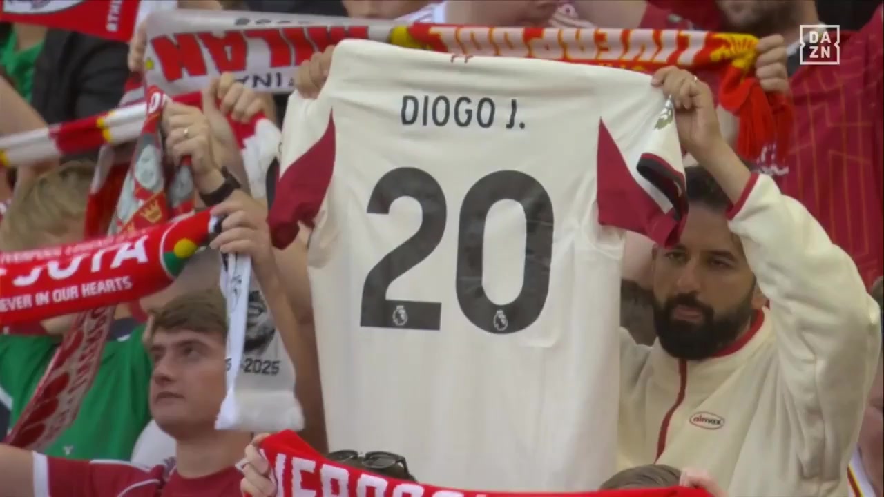 致敬若塔安菲爾德全場高唱你永遠不會獨行