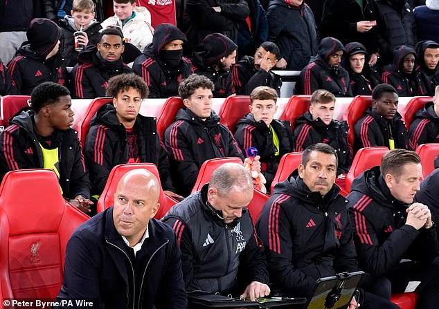 郵報：斯洛特在輪換方面自毀前程，早早出局是對傳統(tǒng)的不尊重