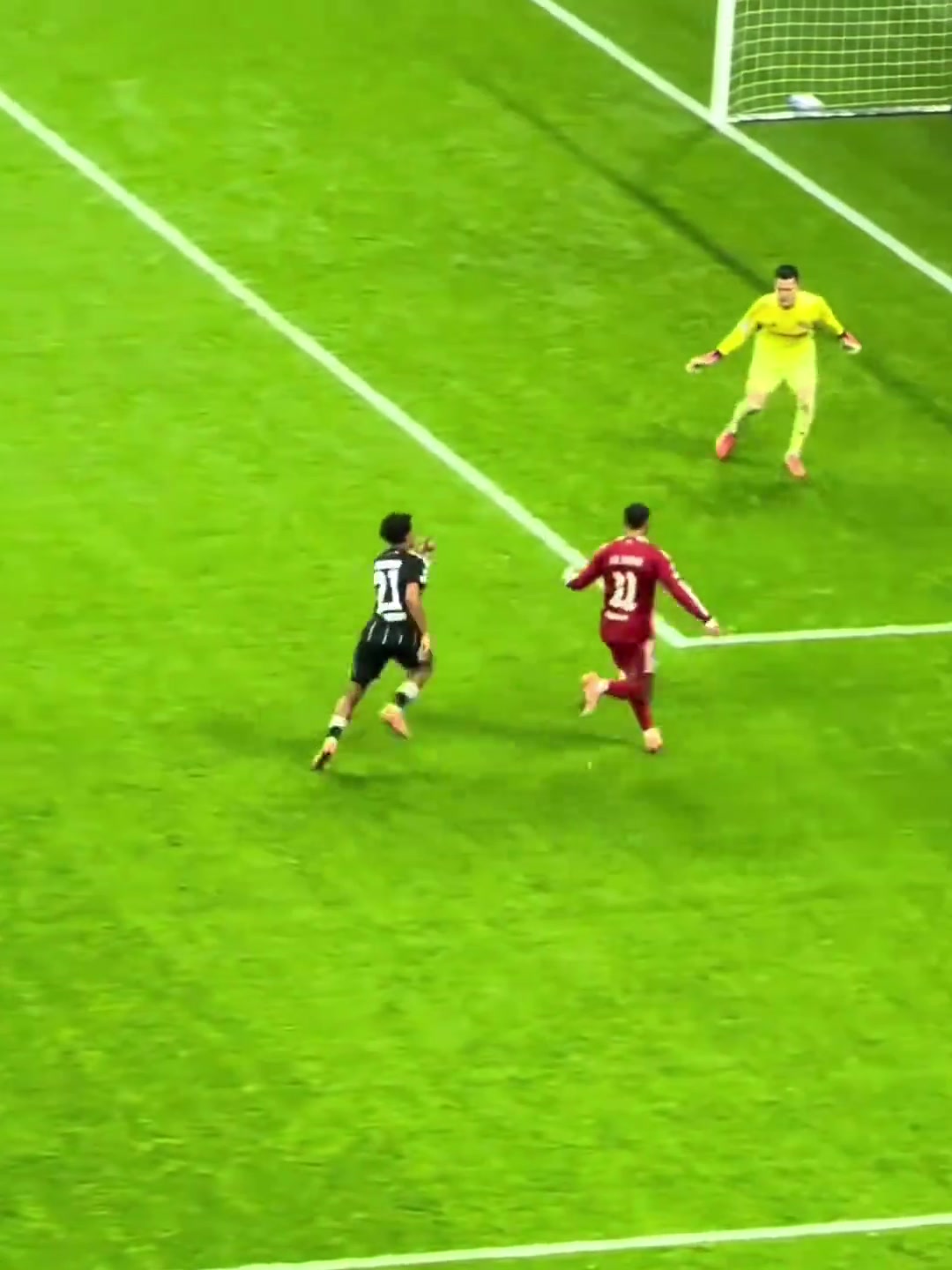 空門不傳薩拉赫無視空門的維爾茨小角度打門維爾茨氣得跳腳