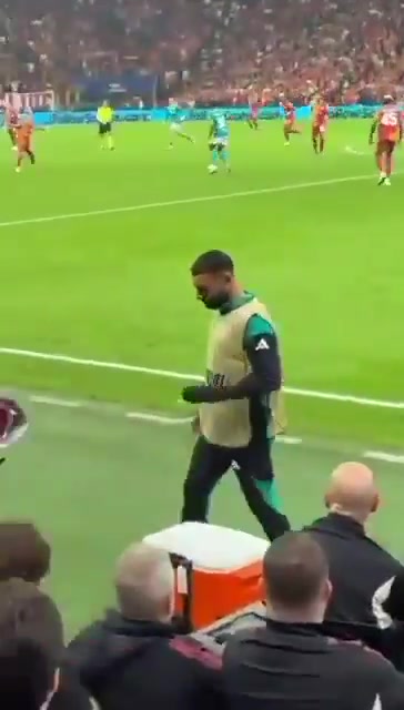 賽后薩拉赫我這輩子從未在這樣的氛圍下踢過球噪音震耳欲聾