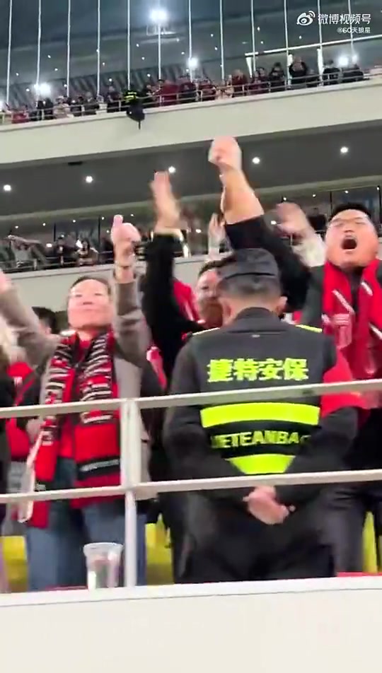 蓉城球迷怒噴和誰有仇你們輸誰要不要臉蹇韜輸球又怎么樣