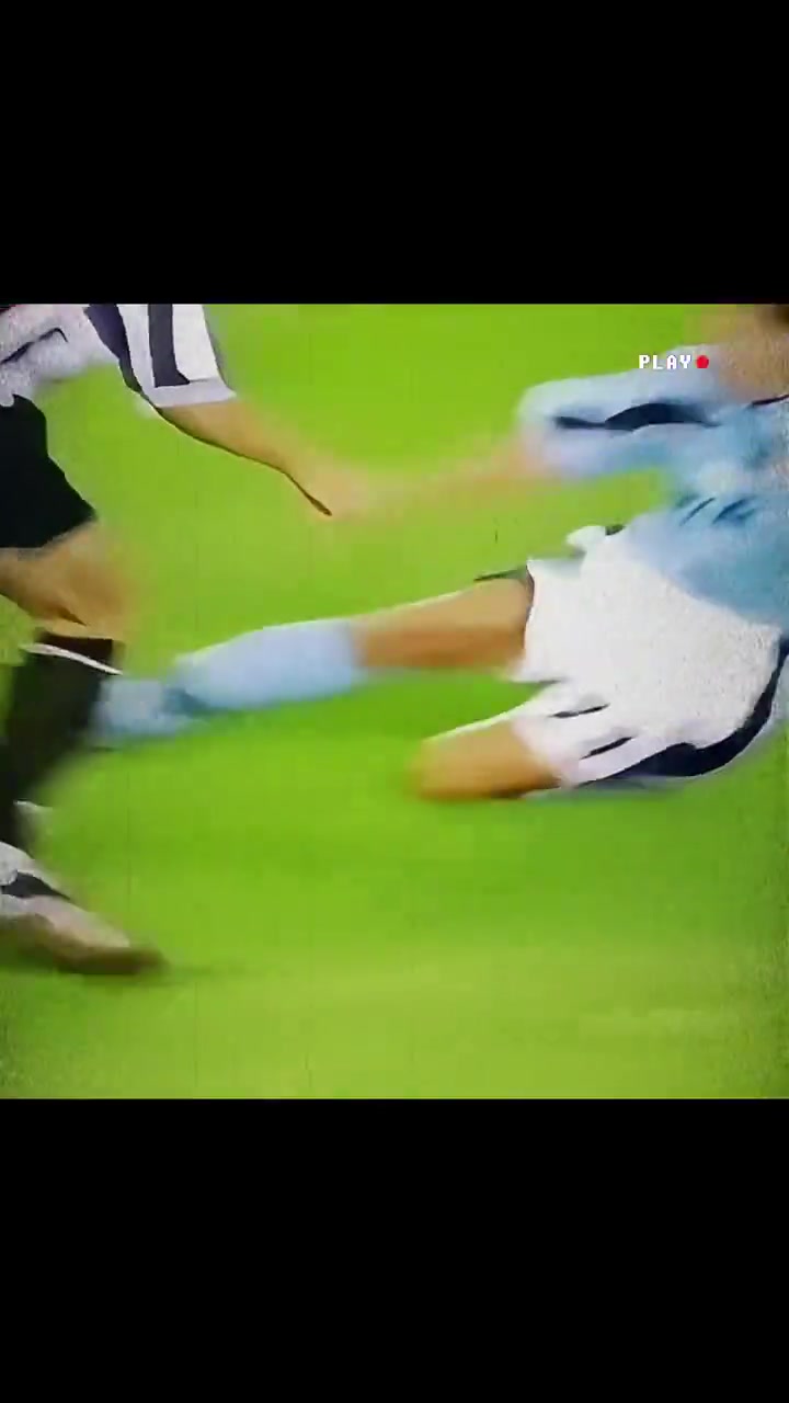 無(wú)所不能尤文時(shí)期的齊達(dá)內(nèi)就已經(jīng)強(qiáng)的離譜了