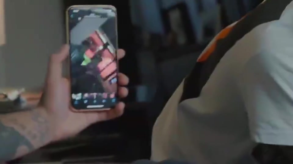 永遠的MSN內(nèi)馬爾此前在紀(jì)錄片里分享梅西蘇牙醉酒跳舞視頻