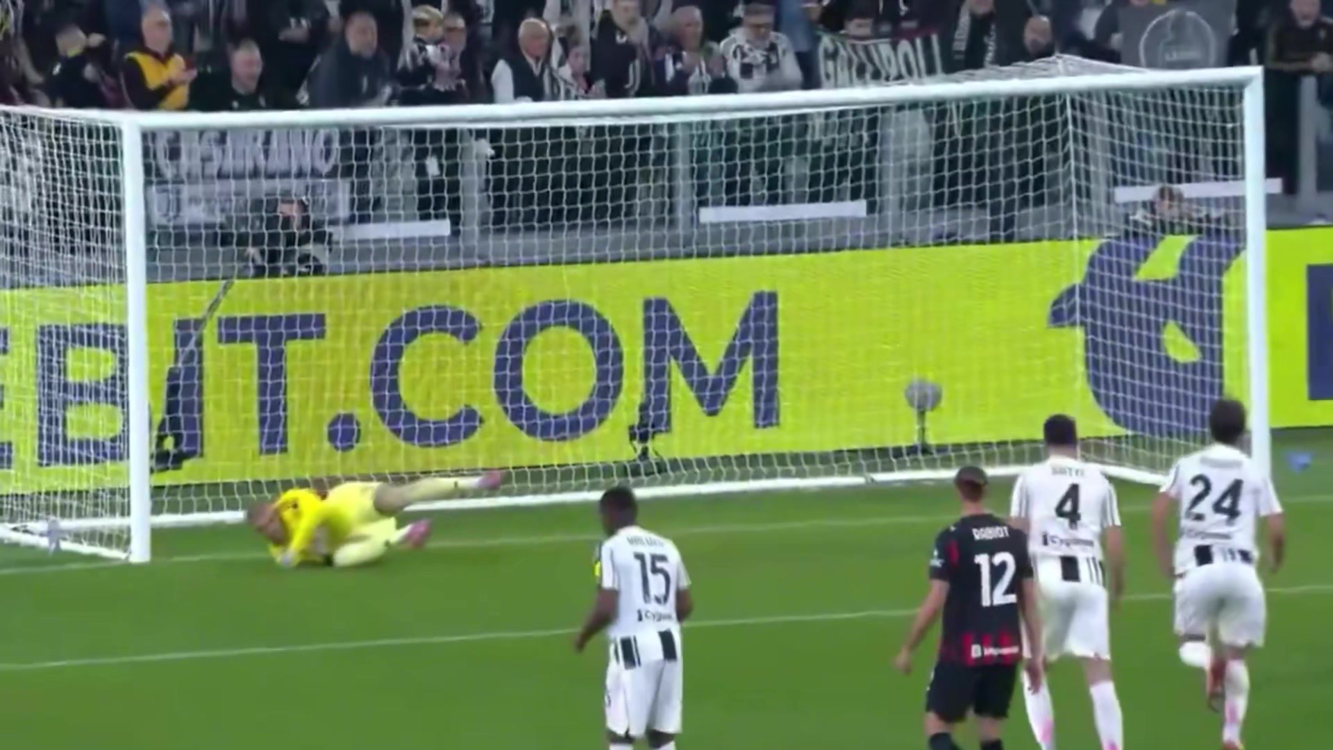 阿萊格里不敢看普利西奇罰點(diǎn)罰丟后對(duì)助手說(shuō)我告訴他用腳背踢