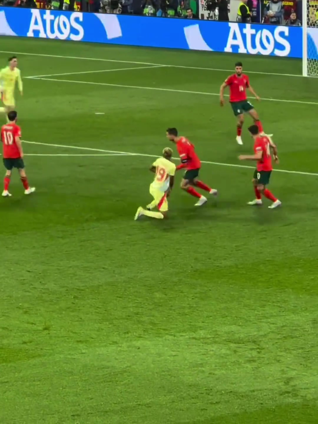 還能怎么黑?40歲C羅2次成功回防搶斷亞馬爾