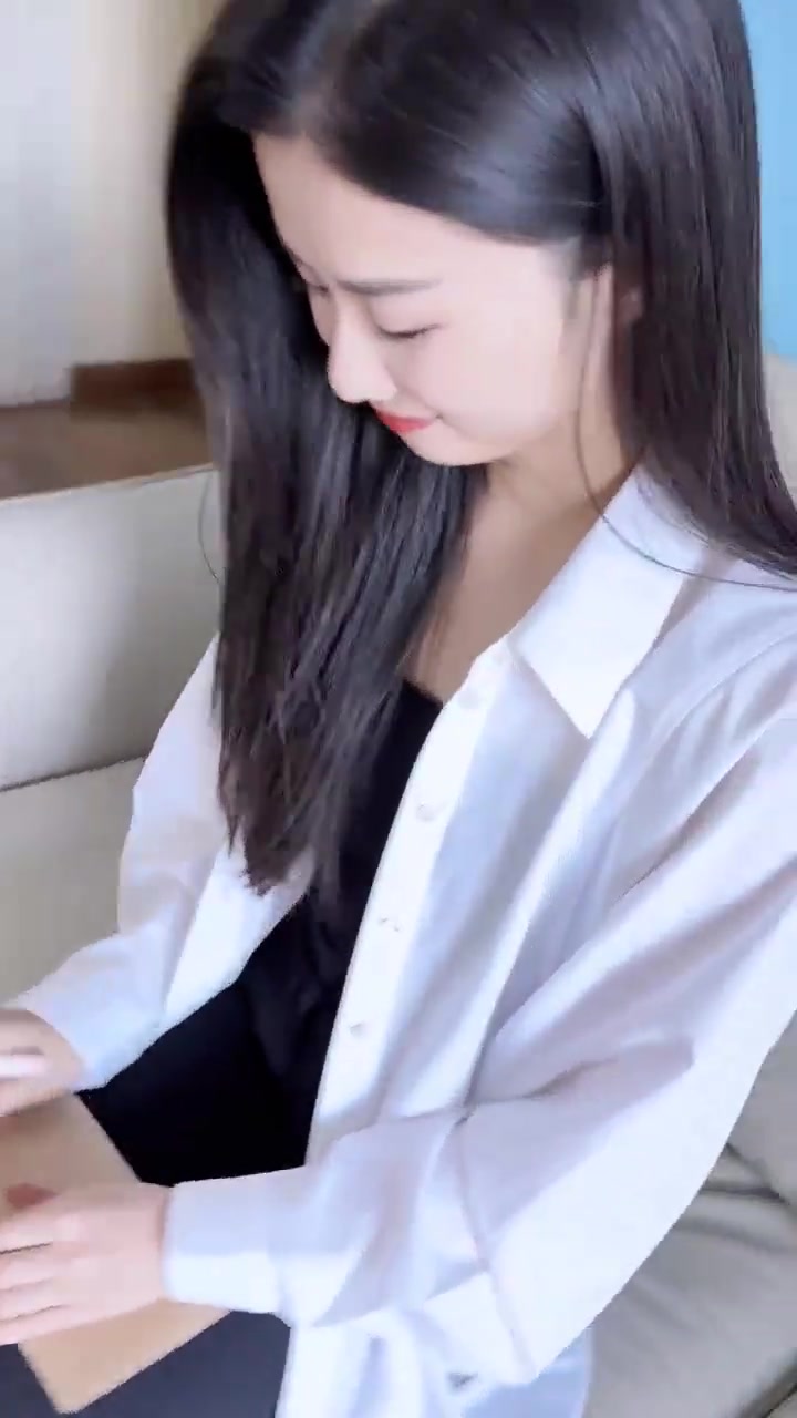 小臉蛋天鵝頸但林夢鴿某些角度有點像熱蘇斯呀