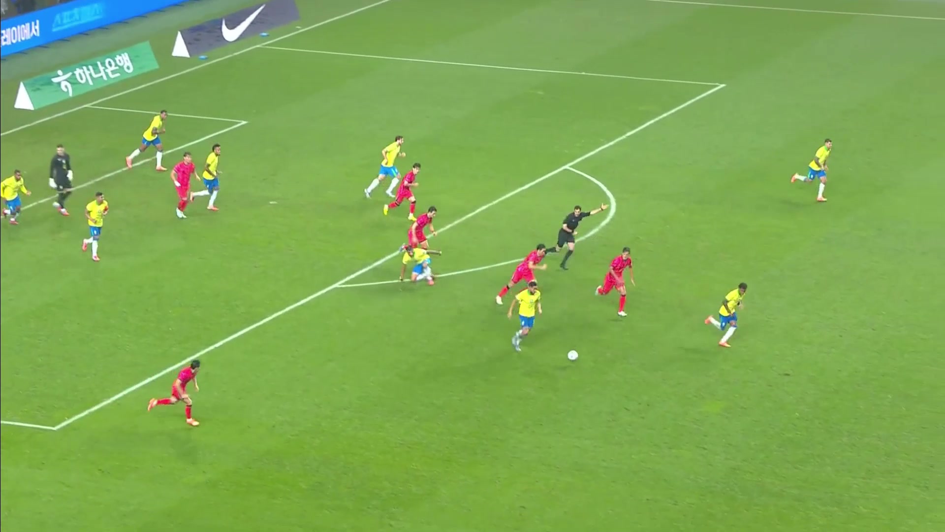這反擊太犀利了韓國角球機(jī)會被巴西打反擊維尼修斯單刀破門