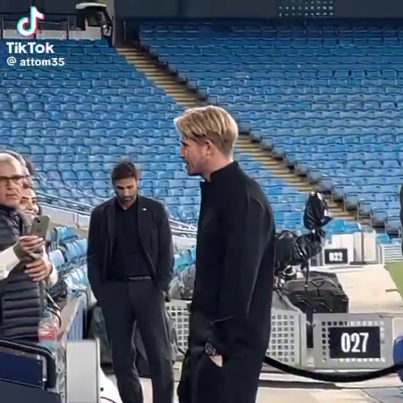 當(dāng)你看到德布勞內(nèi)的肢體語(yǔ)言就知道他想在這里退役