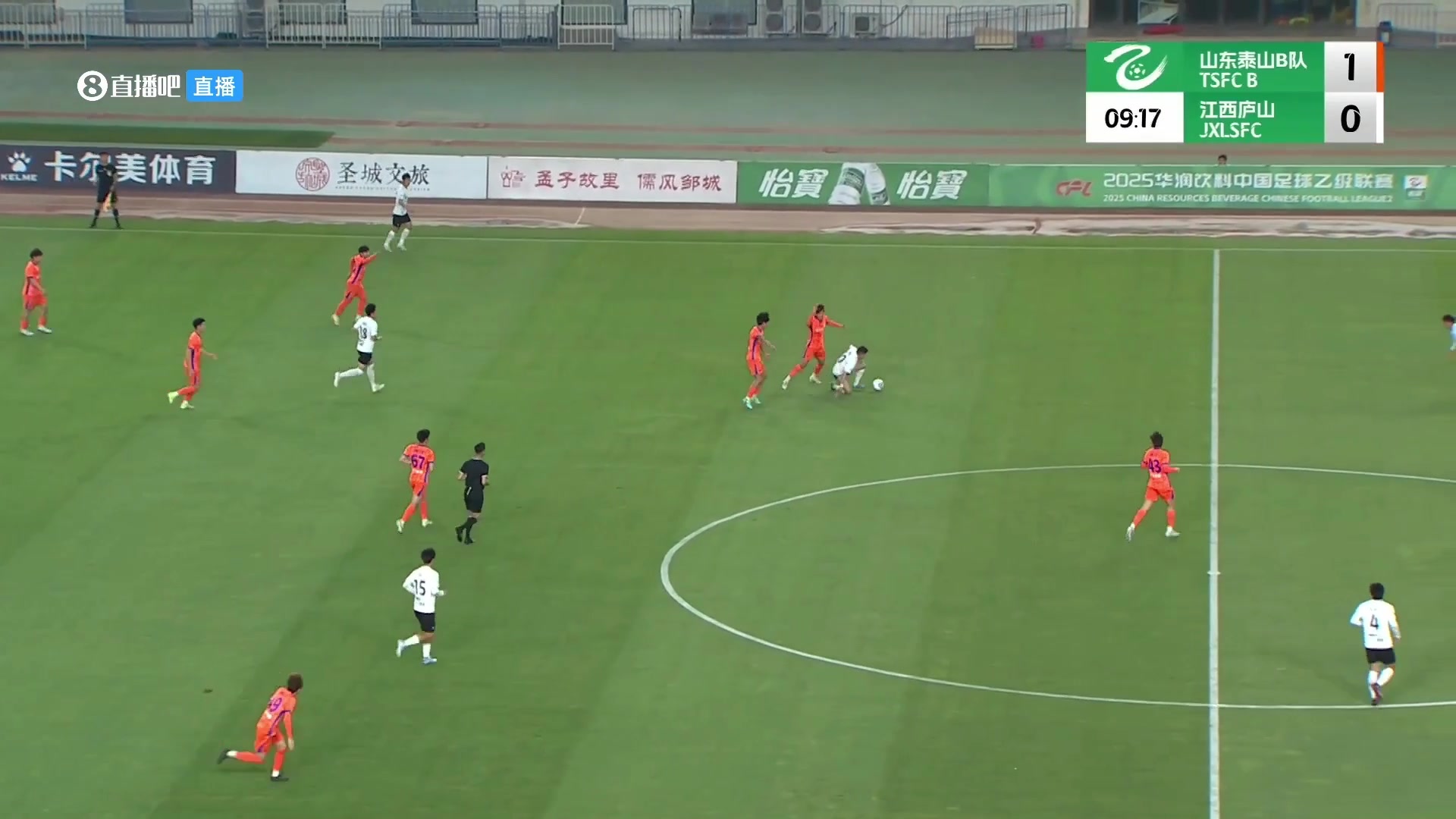 中乙驚現中圈吊射名場面這個門將在干嘛啊