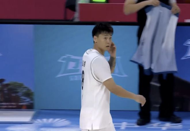 廣東11人出戰(zhàn)，隻有1人被杜鋒雪藏！秘密武器留著擊潰周琦韓德君