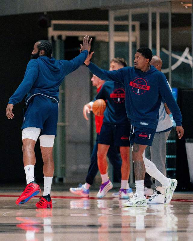 快船挑戰(zhàn)衛(wèi)冕冠軍！小卡崴腳出戰(zhàn)成疑，全隊(duì)士氣低落難逃2連敗