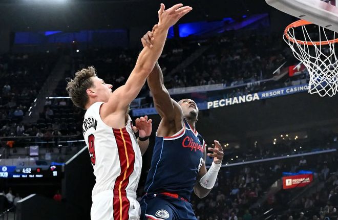 防守大閘打出瞭攻守兼?zhèn)涞谋憩F(xiàn)，但這都無(wú)法幫助快船扭轉(zhuǎn)局面？