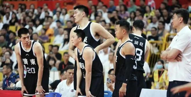 42+28！還沒(méi)碰到周琦胡金秋，廣東內(nèi)線已被打爆！杜鋒你是真沒(méi)招