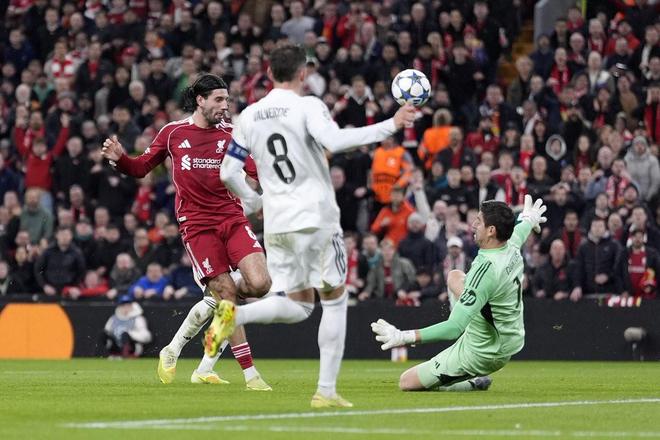 庫(kù)爾圖瓦昨夜對(duì)利物浦撲救8次，歐冠生涯僅次于22年決賽的9次