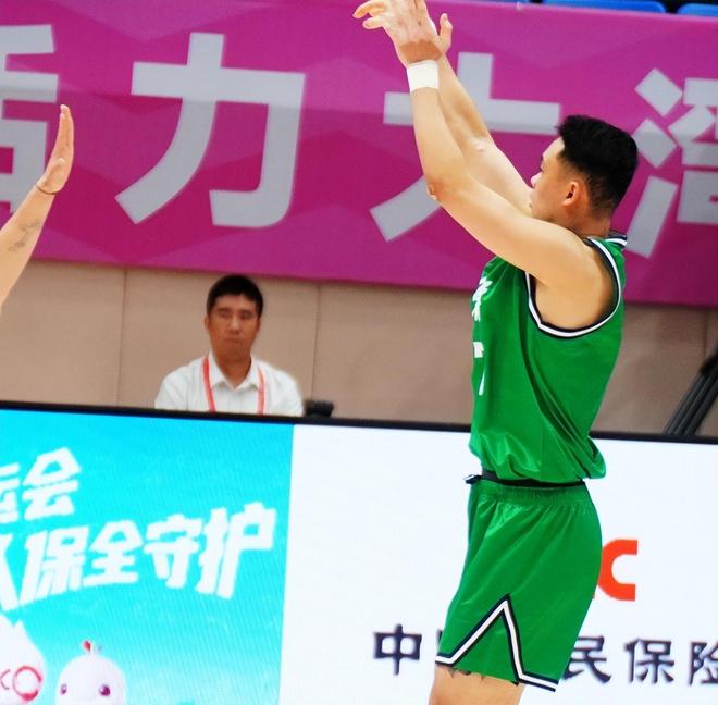 遼寧124-60中國(guó)澳門(mén) 球員評(píng)價(jià)：3人優(yōu)秀，9人及格