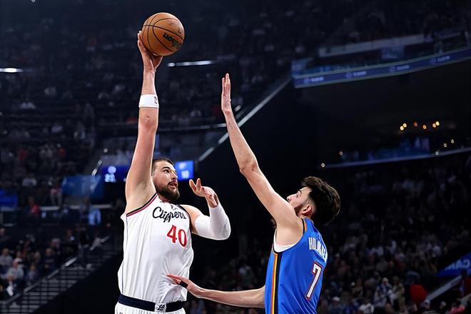 比賽態(tài)度出瞭問題？快船內(nèi)線支柱本賽季的下滑速度也太誇張瞭？