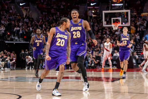 雷迪克體系初成！湖人殘陣克敵，更衣室現(xiàn)冠軍氛圍