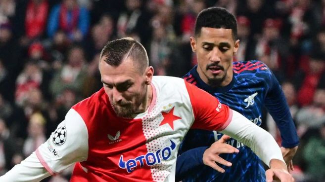 戰(zhàn)術(shù)革新與鋼鐵防線：阿森納歐冠四連勝背后的制勝邏輯