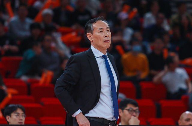 北京男籃揭幕戰(zhàn)！許利民拒絕輸球，廖三寧全力出擊，央視直播