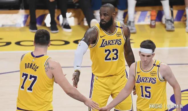 6勝2負(fù)！無(wú)詹湖人帶來(lái)驚喜，美媒：除瞭東、裡之外，別忘瞭他