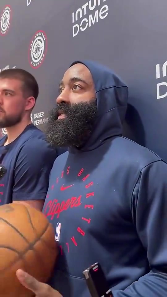 哈登曾談庫里我們見證了真正的偉大勇士可能就是我無冠原因