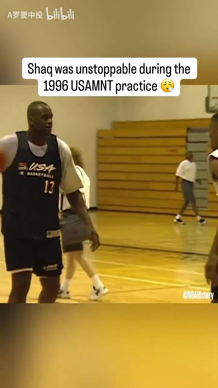 你們那些動(dòng)作我都會(huì)96年夢(mèng)之隊(duì)訓(xùn)練奧尼爾單挑一眾球星