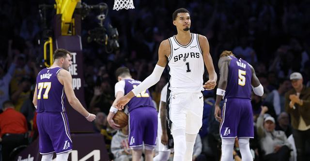 文班：比賽節(jié)奏對我來說感覺有點(diǎn)快 以前沒見過這樣的防守