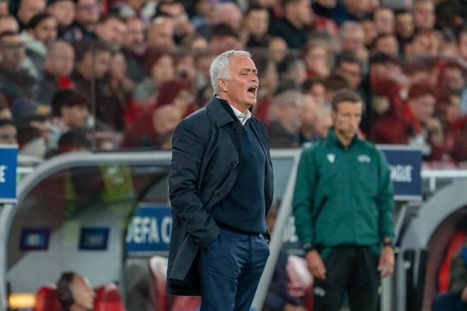 轟21腳輸0-1！4連敗后62歲穆帥破防再噴裁判：丑陋縱容藥廠不道德