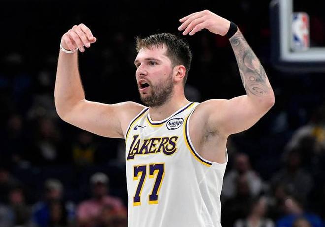 東契奇五戰(zhàn)封神！200+55+46創(chuàng)NBA最佳開(kāi)局，湖人豪取五連勝