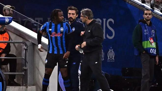 歐冠爆發(fā)內(nèi)訌！盧克曼不滿(mǎn)被換下 主帥上手“教育”他