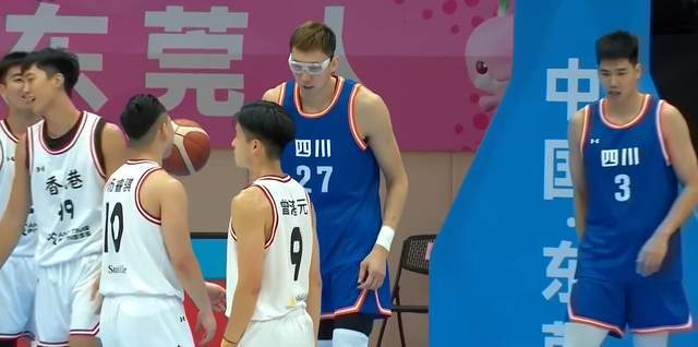 3場(chǎng)比賽轟77分40籃板！這才叫男籃第一中鋒，楊瀚森不妨虛心請(qǐng)教