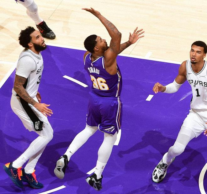 瘋瞭，84罰！湖人118-116馬刺，看數(shù)據(jù)：頭號功臣是他！