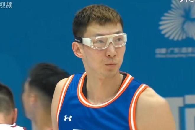 三戰(zhàn)全勝穩(wěn)居小組第一！四川隊(duì)33分大勝，胡金秋33+6周琦25+11！