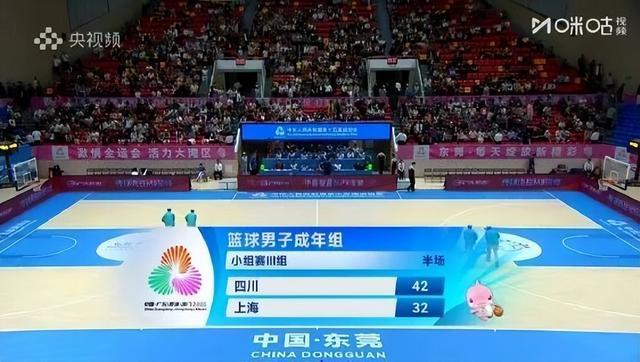 “雙李”各得19分，上海男籃不敵四川