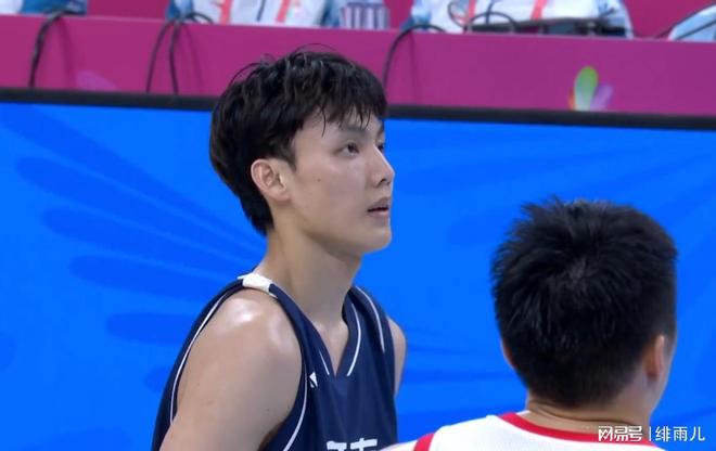 杜鋒被迫變陣卻收奇效！男籃“雙王炸”低迷，廣東奇兵打成大腿！