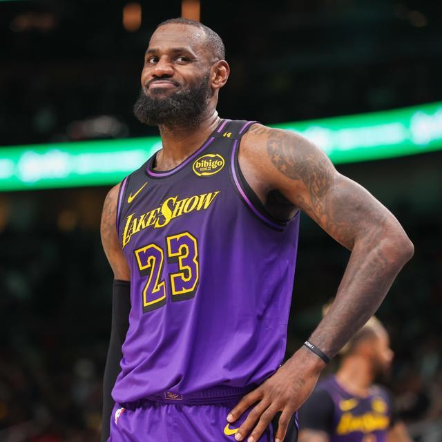 Shams：詹姆斯已獲準(zhǔn)參加對(duì)抗訓(xùn)練，1-2周後重新評(píng)估傷情