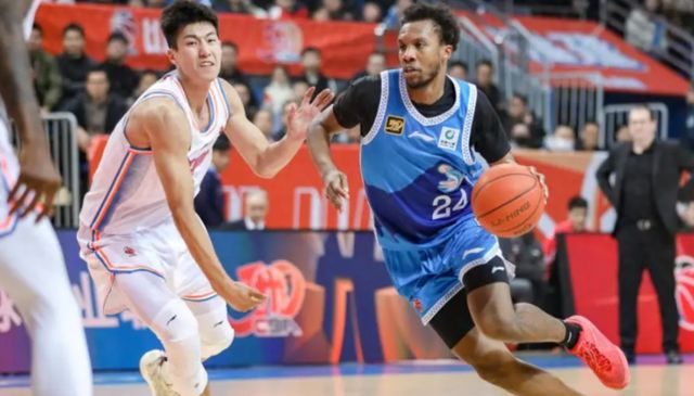 正式官宣！CBA頂級外援加盟新疆男籃，攜手齊麟，劉煒沖擊前四