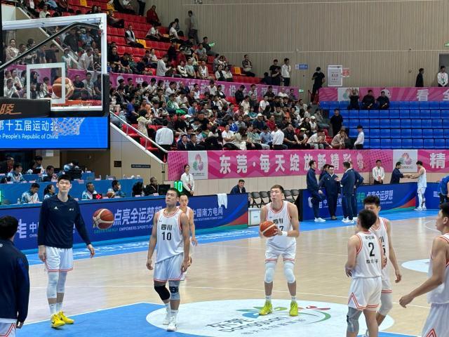 統(tǒng)治籃下助四川小組賽全勝！周琦：淘汰賽不容有失