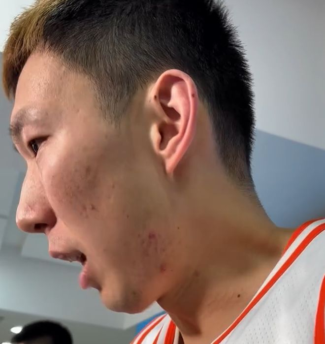 四川四連勝周琦談腰傷：恢復(fù)不錯(cuò)，會(huì)力所能及！淘汰賽將遭考驗(yàn)！