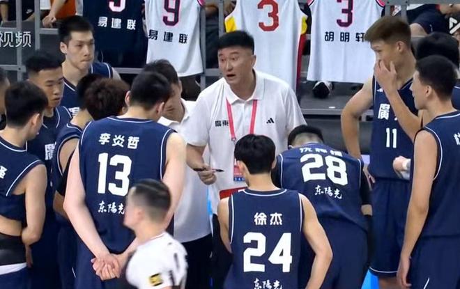 廣東93-65大勝浙江，三戰(zhàn)全勝晉級八強，胡明軒14+4趙睿13+5+6！