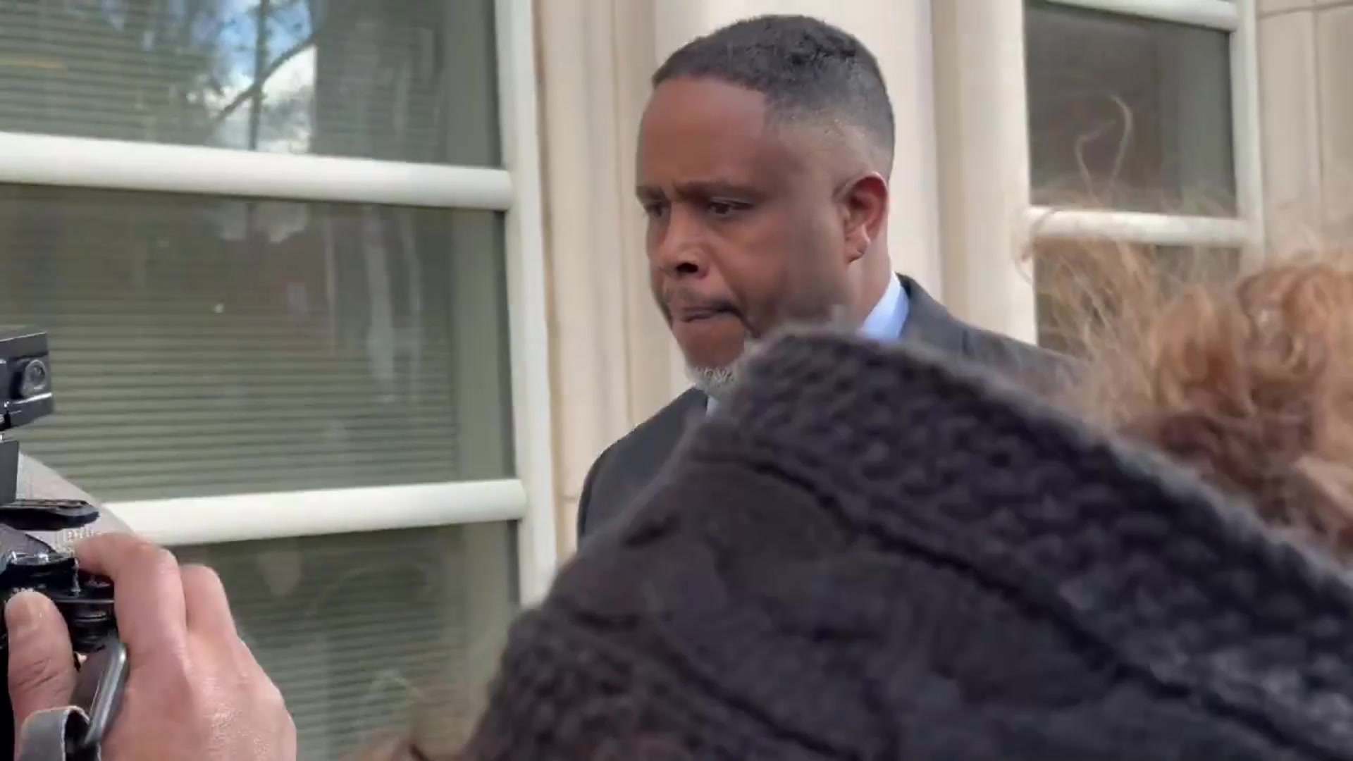 涉賭達(dá)蒙瓊斯出庭被記者追問(wèn)詹姆斯擔(dān)心不他是你最好朋友