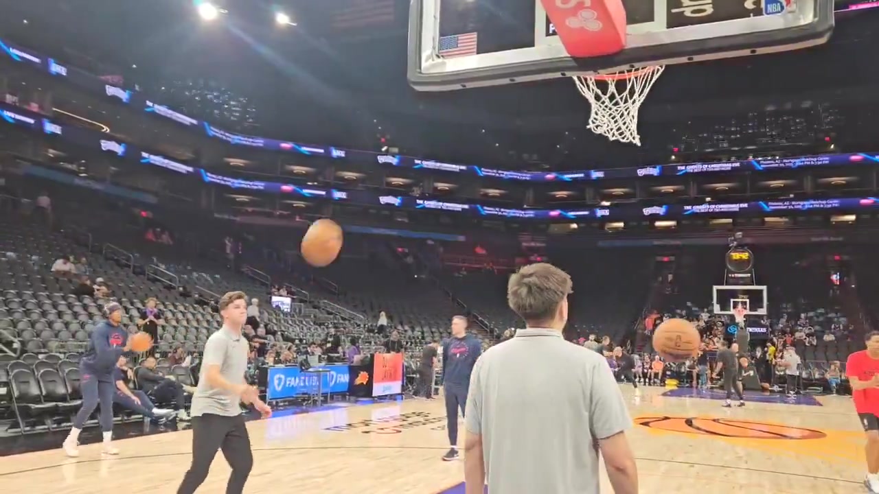 重返菲尼克斯戰(zhàn)舊主快船球星比爾這賽前熱身三分準(zhǔn)度如何