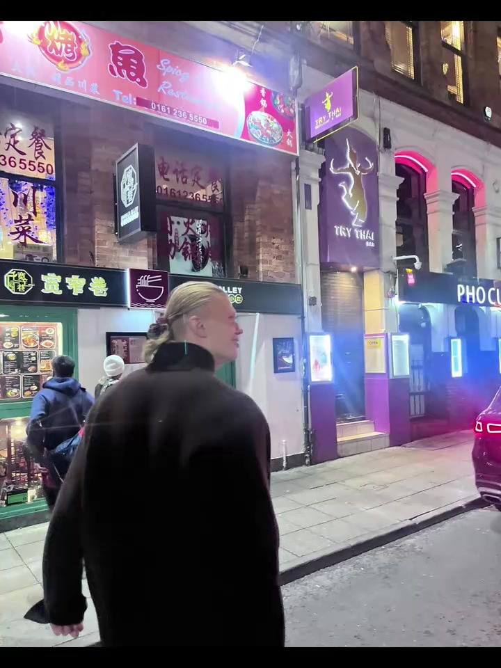 吃不完打包帶走哈蘭德去吃中餐和粉絲一起合影