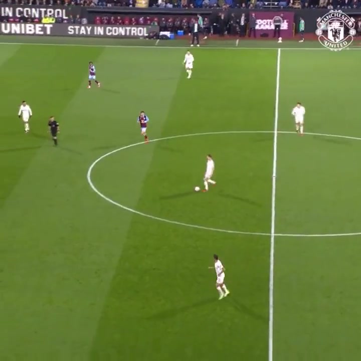 隊(duì)草和B費(fèi)的這次連線和魯尼傳范佩西那次有異曲同工之妙