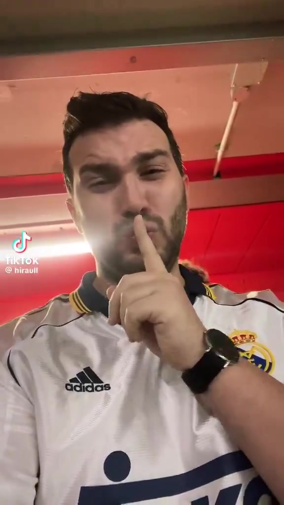 腦瓜子嗡嗡的響皇馬球迷在安菲爾德深深受震撼