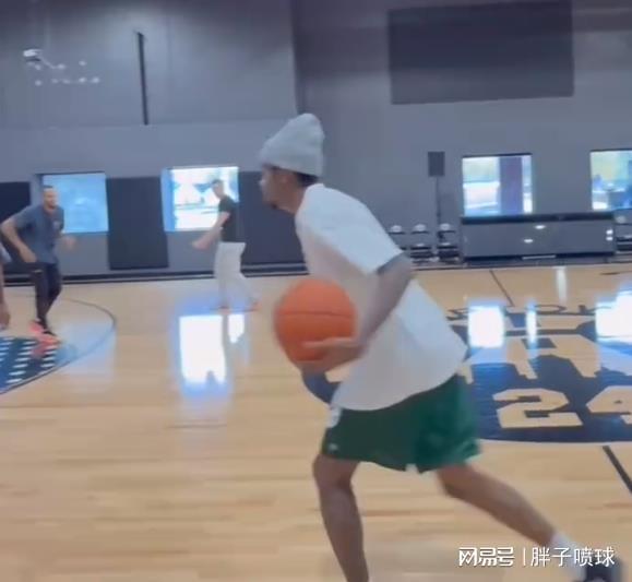 何時到隊？廣東緋聞外援打野球秀暴扣 將是杜鋒帶隊沖冠重要因素