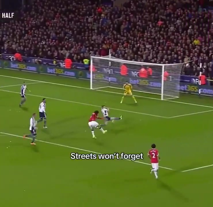 曾經(jīng)的費(fèi)萊尼也像現(xiàn)在的馬奎爾一樣為曼聯(lián)攻城拔寨