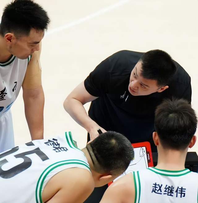 遼寧男籃拒絕爆冷！全力淘汰山東隊(duì)，韓德君爆發(fā)，央視直播