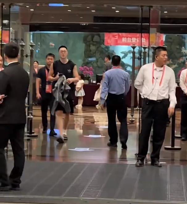 場下朋友！胡明軒和徐傑賽後請客吃宵夜 球迷調(diào)侃安排的明明白白